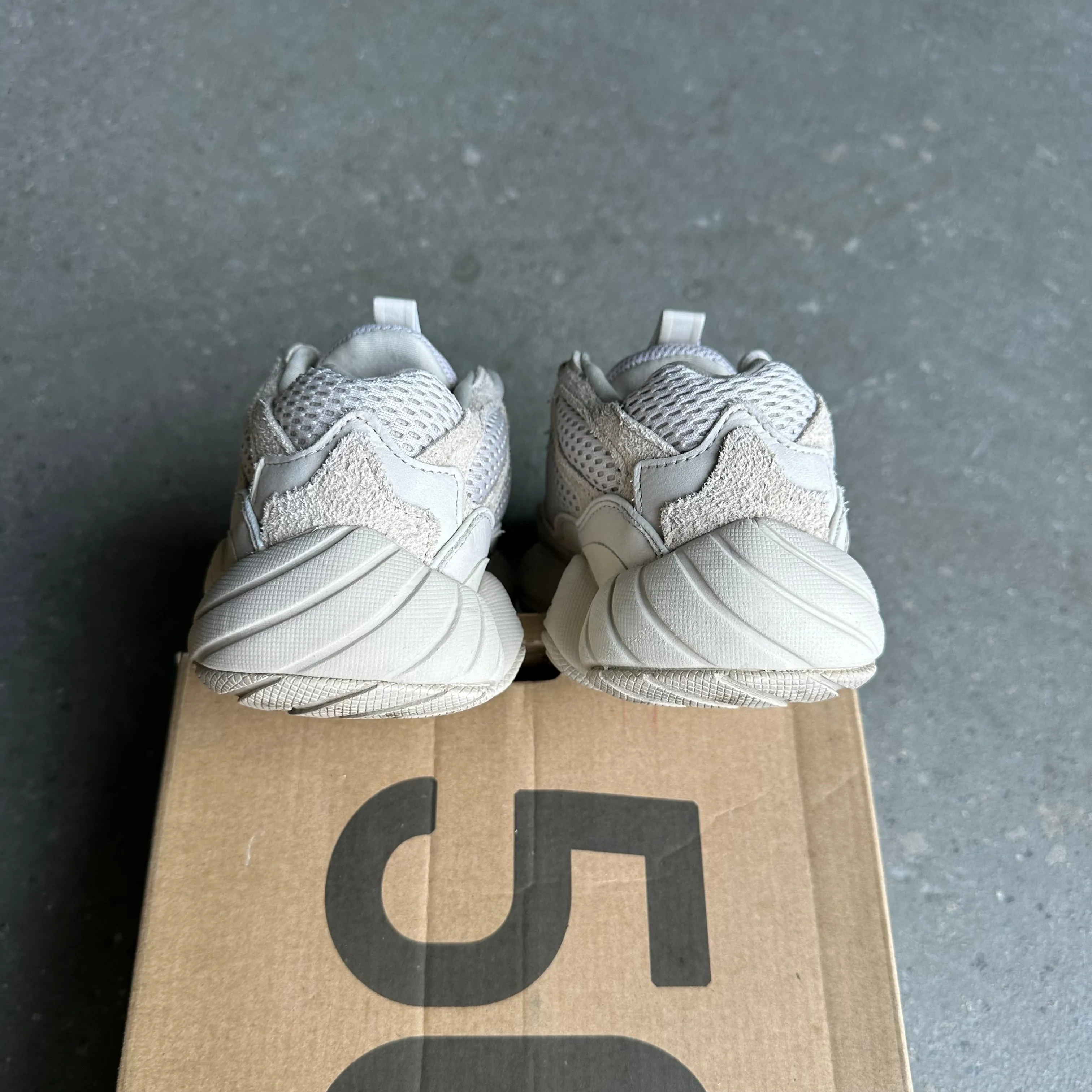 adidas Yeezy 500 Blush *pre-owned* (SIZE 4Y/5.5W)