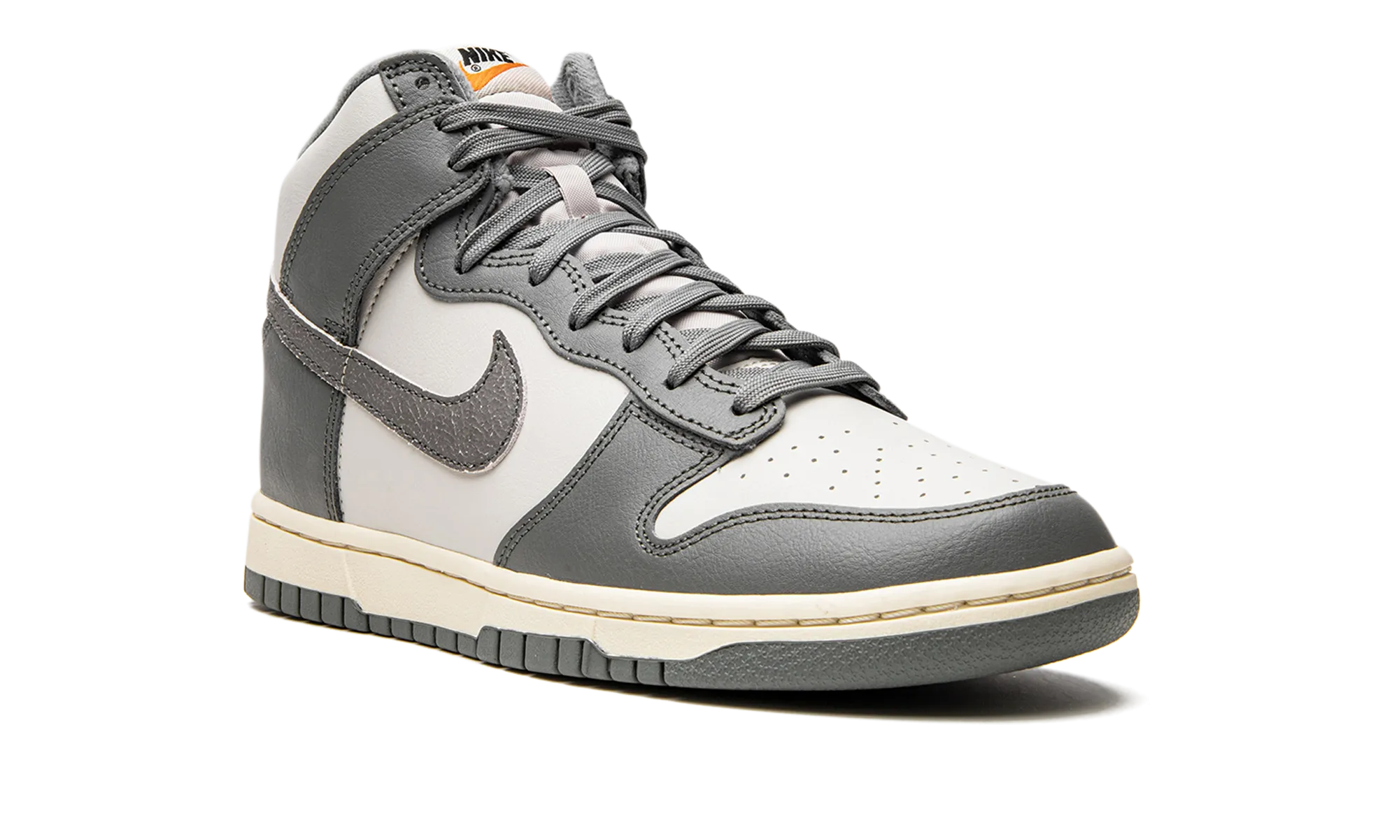 Dunk High "Light Bone / Tumbled Grey"
