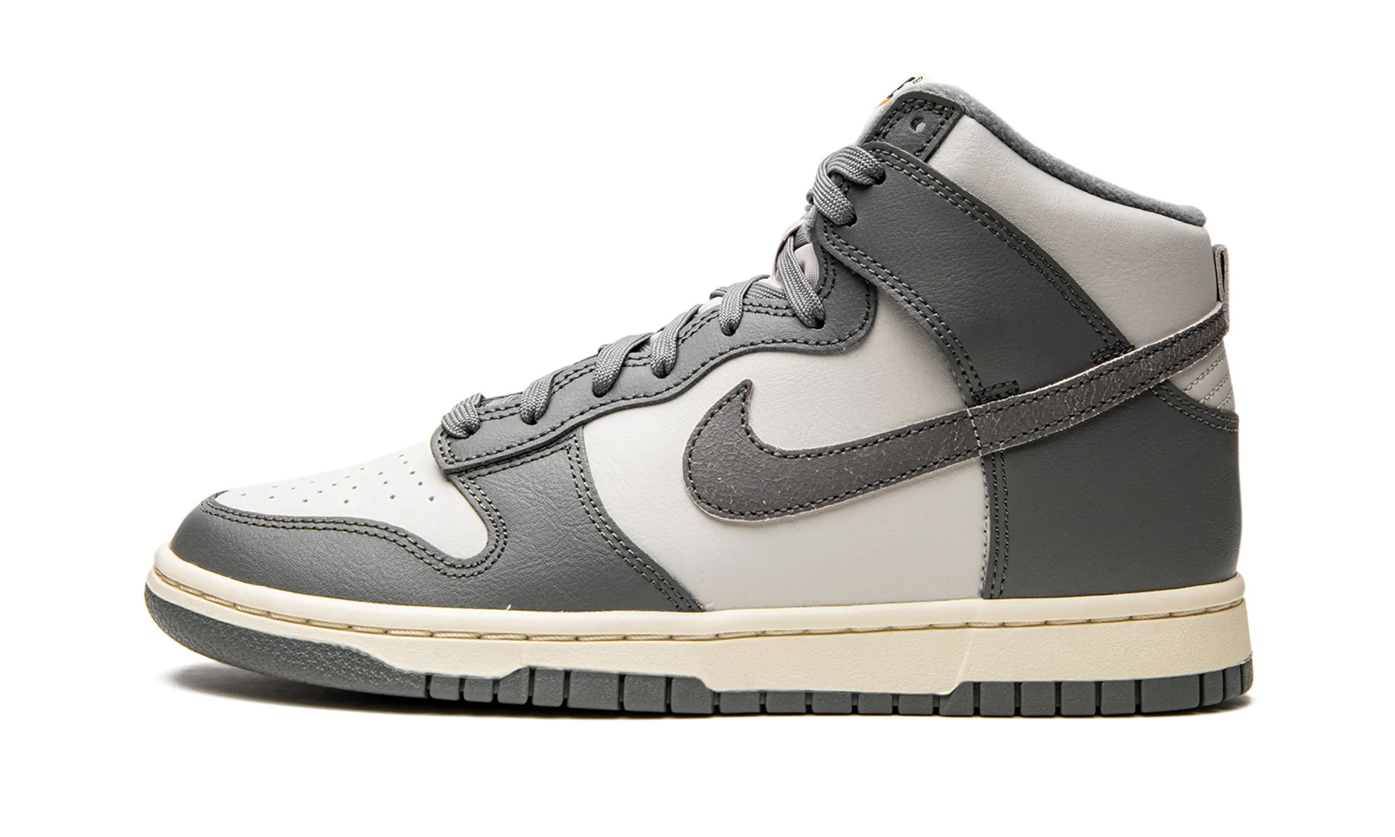 Dunk High "Light Bone / Tumbled Grey"