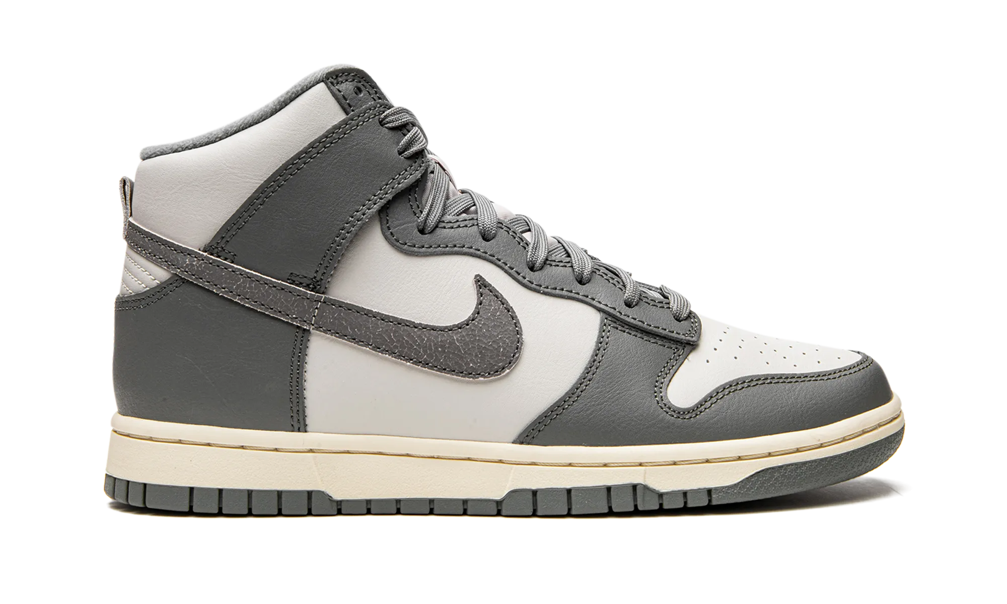 Dunk High "Light Bone / Tumbled Grey"