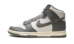 Dunk High "Light Bone / Tumbled Grey"