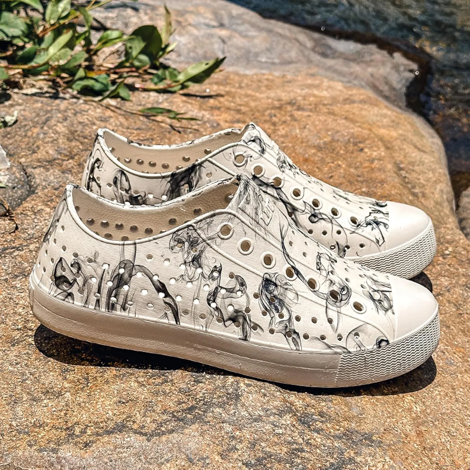 FLIOZY Colorful Printed Garden Clogs for Women, Lightweight Breathable Slip-On Shoes, Waterproof & Non-Slip, Fun Patterned Casual Footwear for Outdoor, Beach, and Everyday Wear
