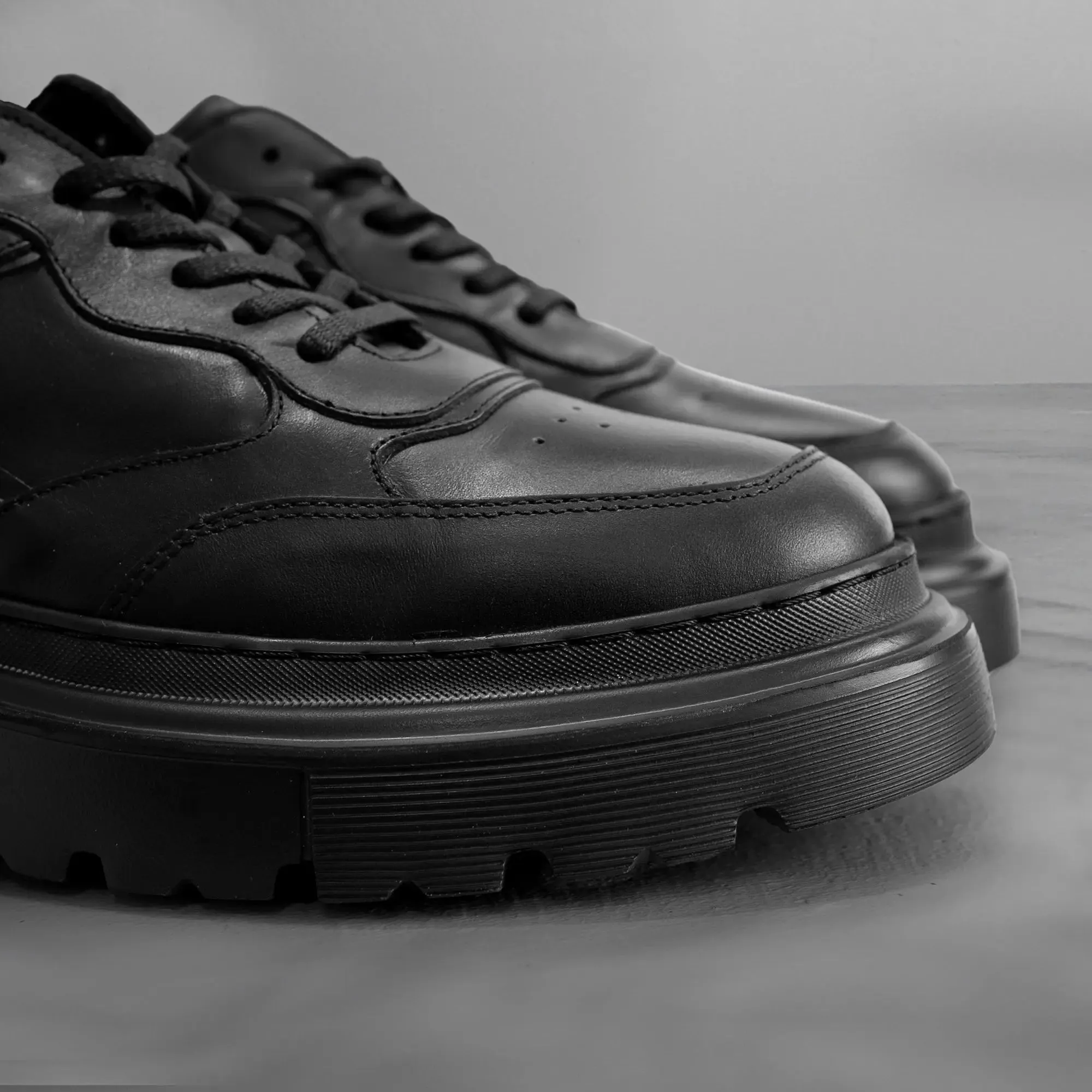 Form Sneaker Black