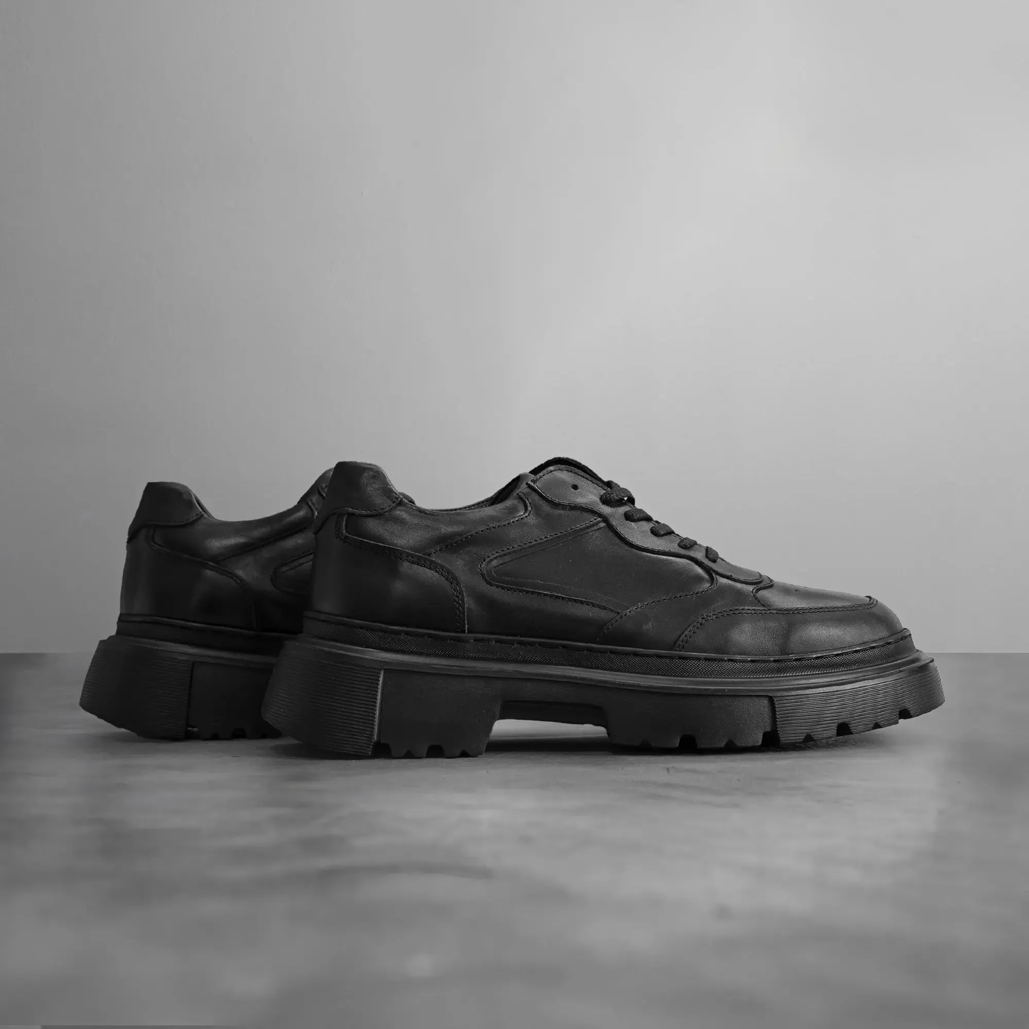 Form Sneaker Black