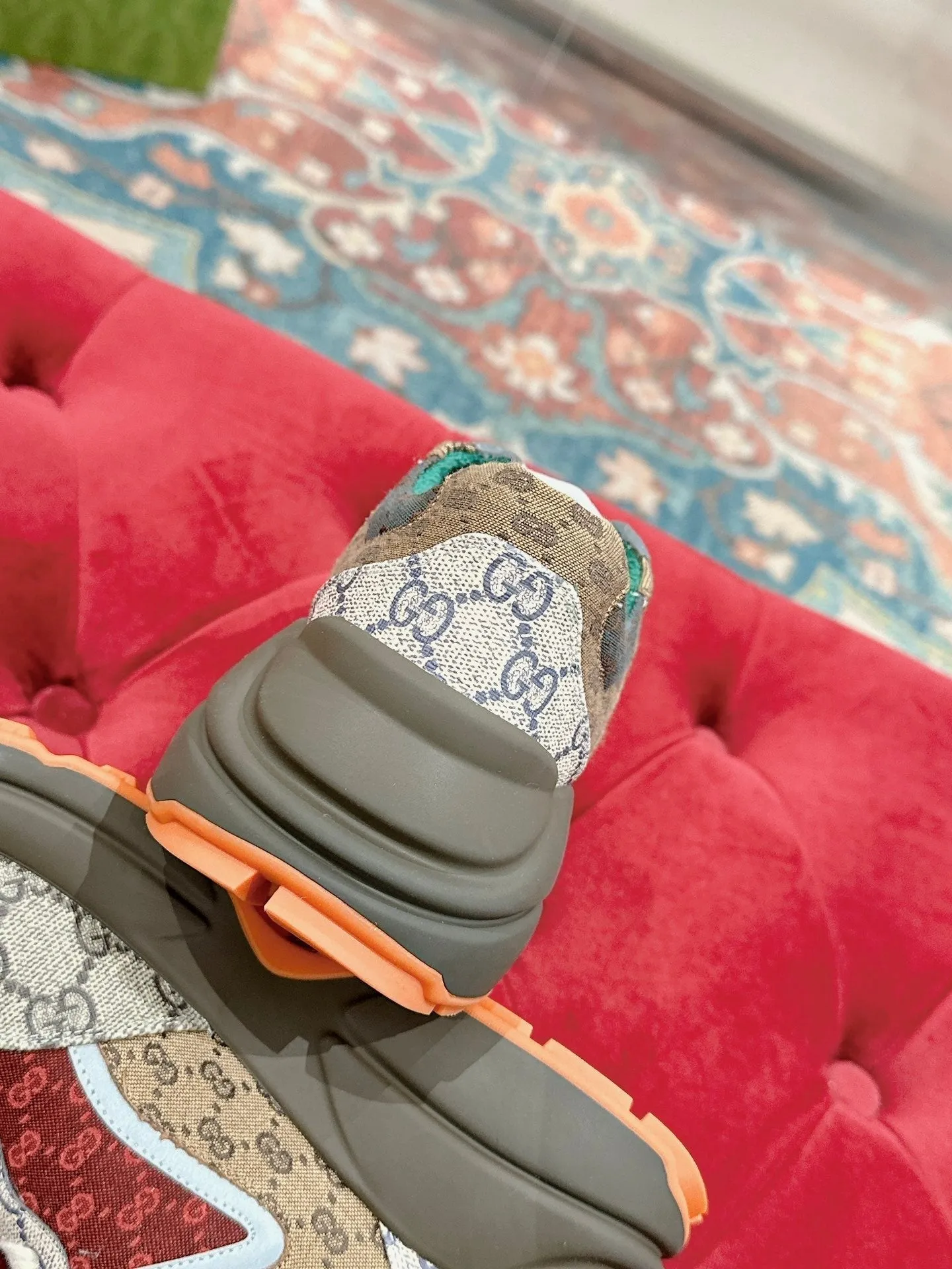 GRAY SCARLET LIGHT GG Discounted coupons AND TRAINER RHYTON Time-limited offer CALFSKIN Gucci