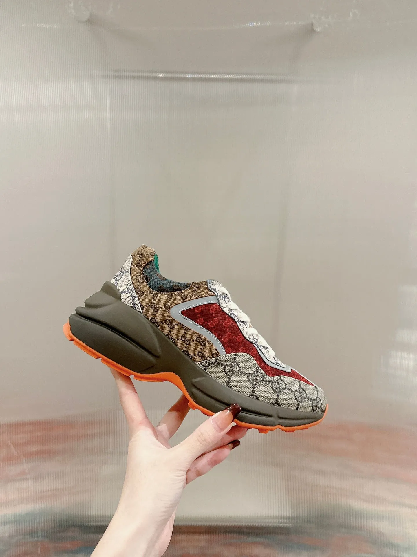 GRAY SCARLET LIGHT GG Discounted coupons AND TRAINER RHYTON Time-limited offer CALFSKIN Gucci