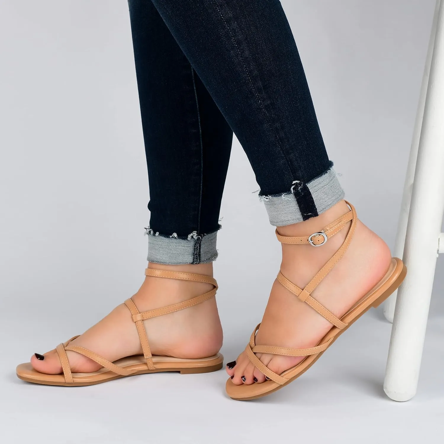 Journee Women's Serissa Flat Sandals