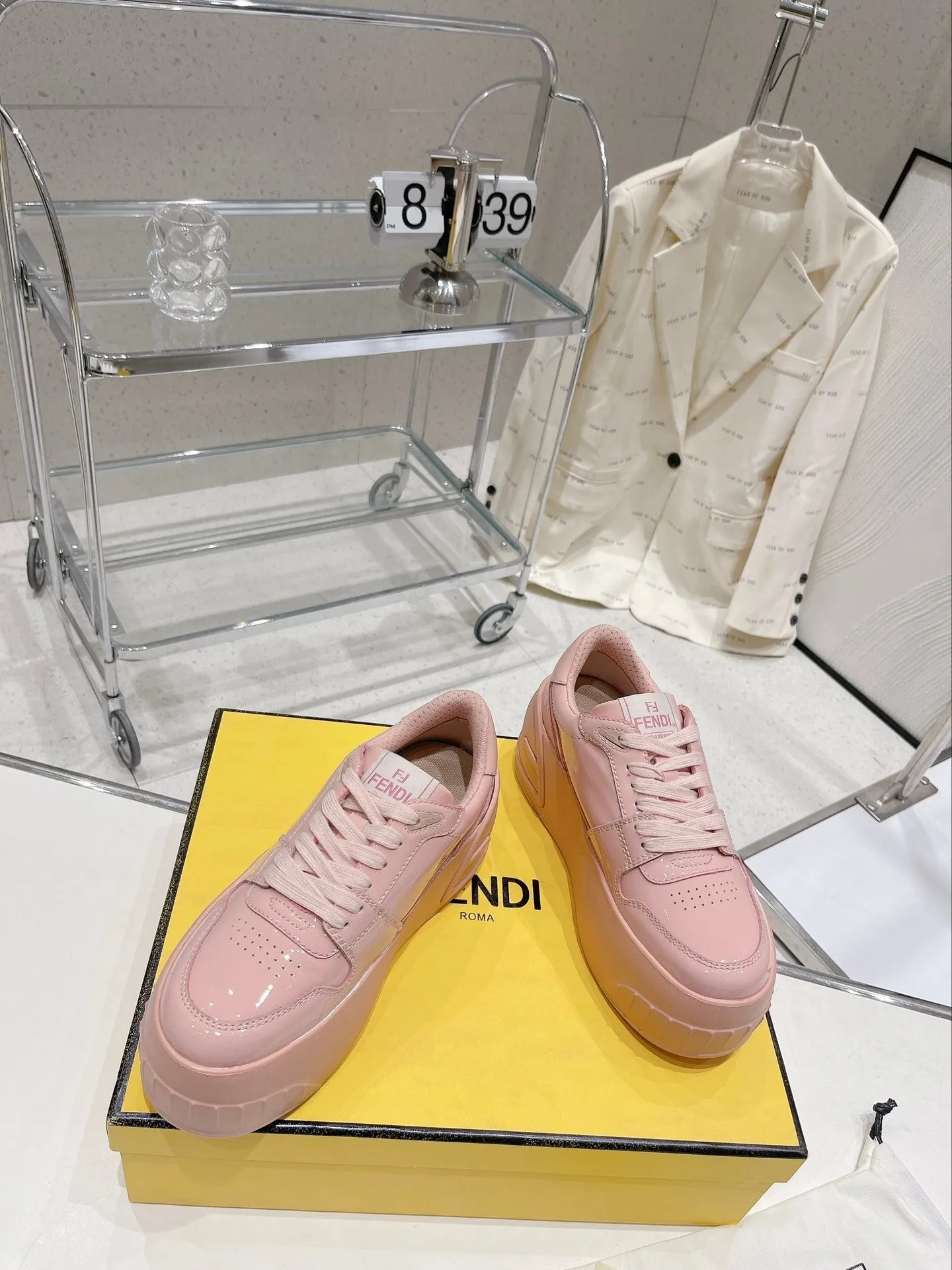 LOW-TOP Rapid shipping IN LIGHT CALFSKIN FENDI FENDI Wide array PINK TRAINER