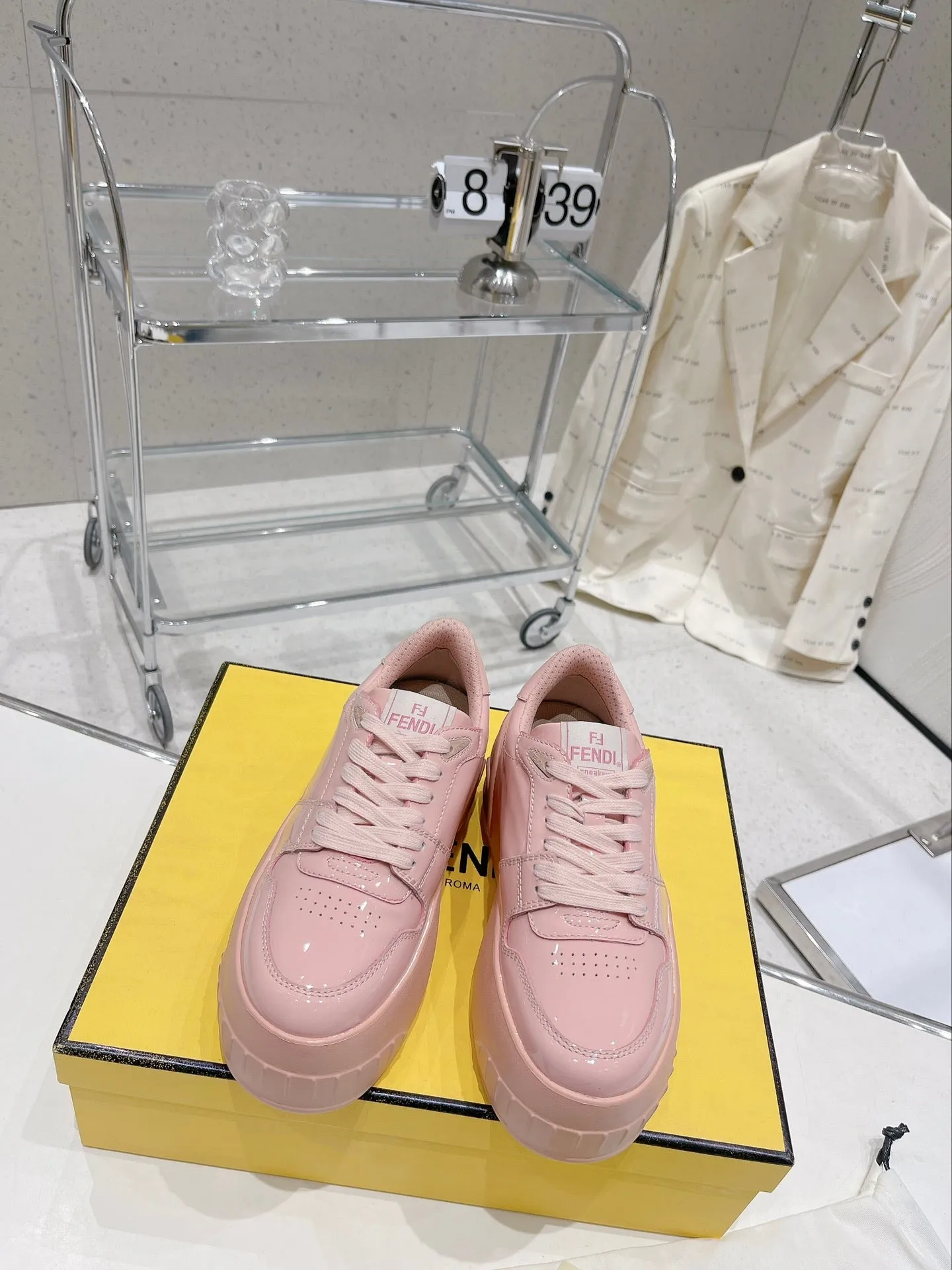LOW-TOP Rapid shipping IN LIGHT CALFSKIN FENDI FENDI Wide array PINK TRAINER