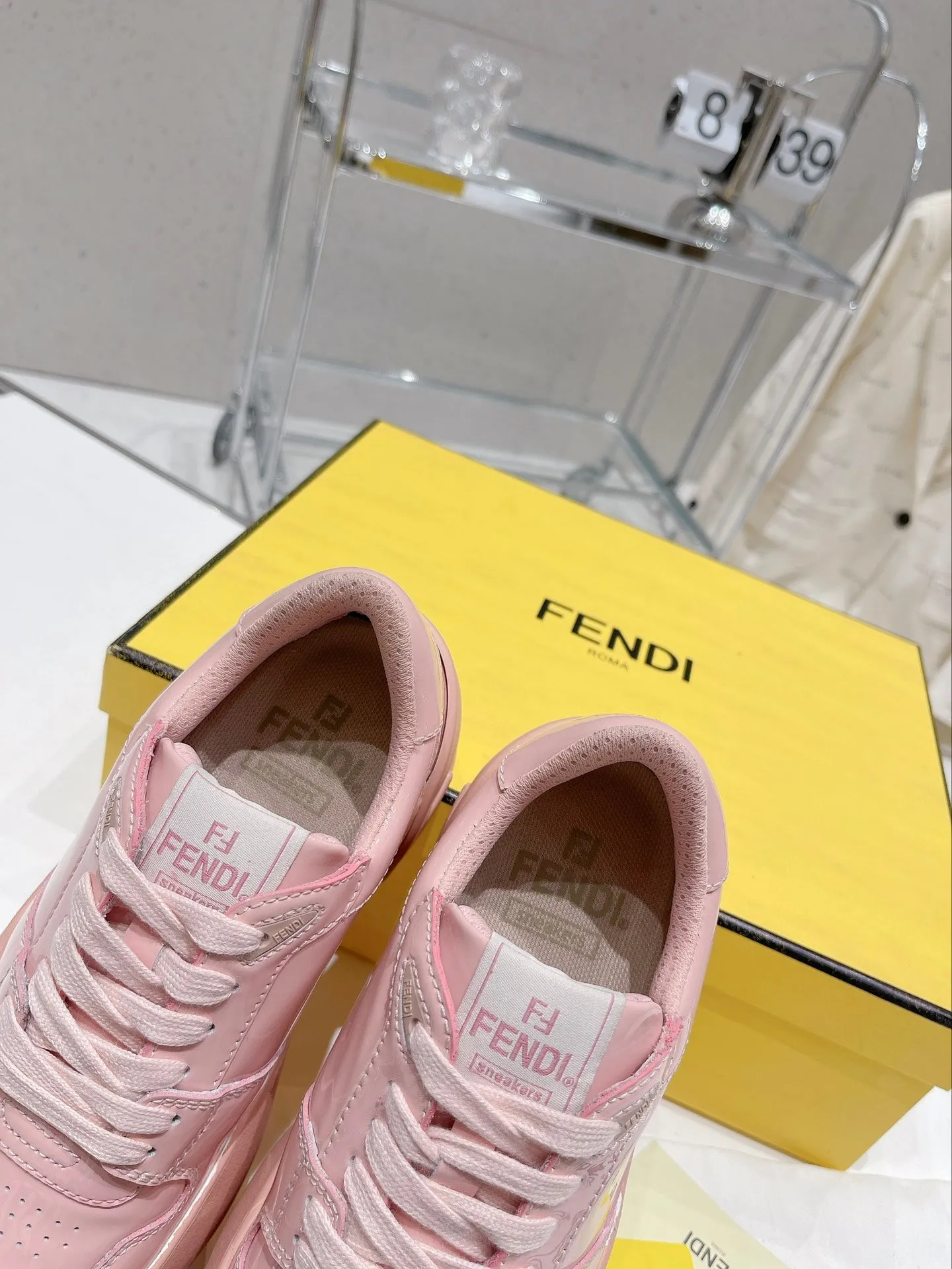 LOW-TOP Rapid shipping IN LIGHT CALFSKIN FENDI FENDI Wide array PINK TRAINER
