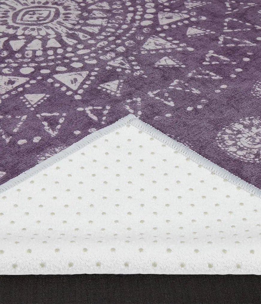 Manduka Yogitoes Yoga Towel – Rubber Grip Dots Non-Slip Bottom, Quick Dry Fitness Towel for Hot Yoga, Pilates, Exercise