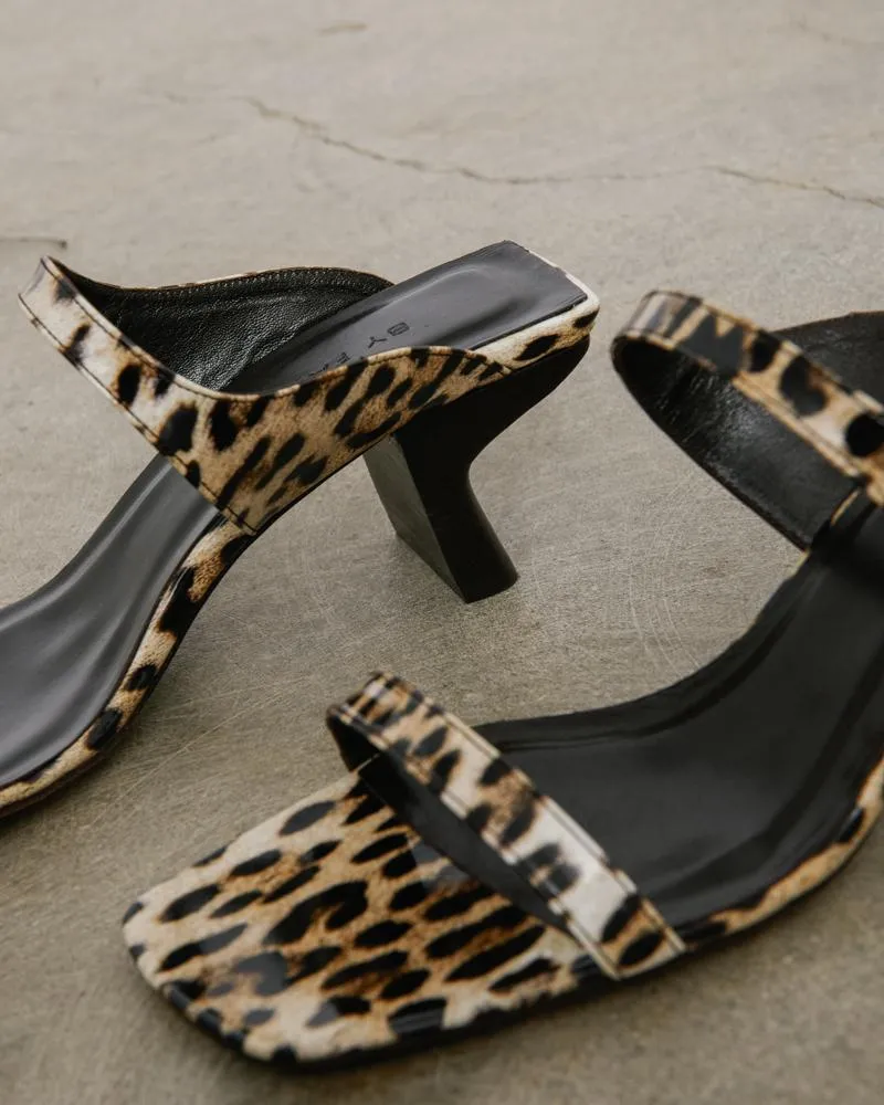 Paola Leopard Print Leather Shoe in Leopard Print