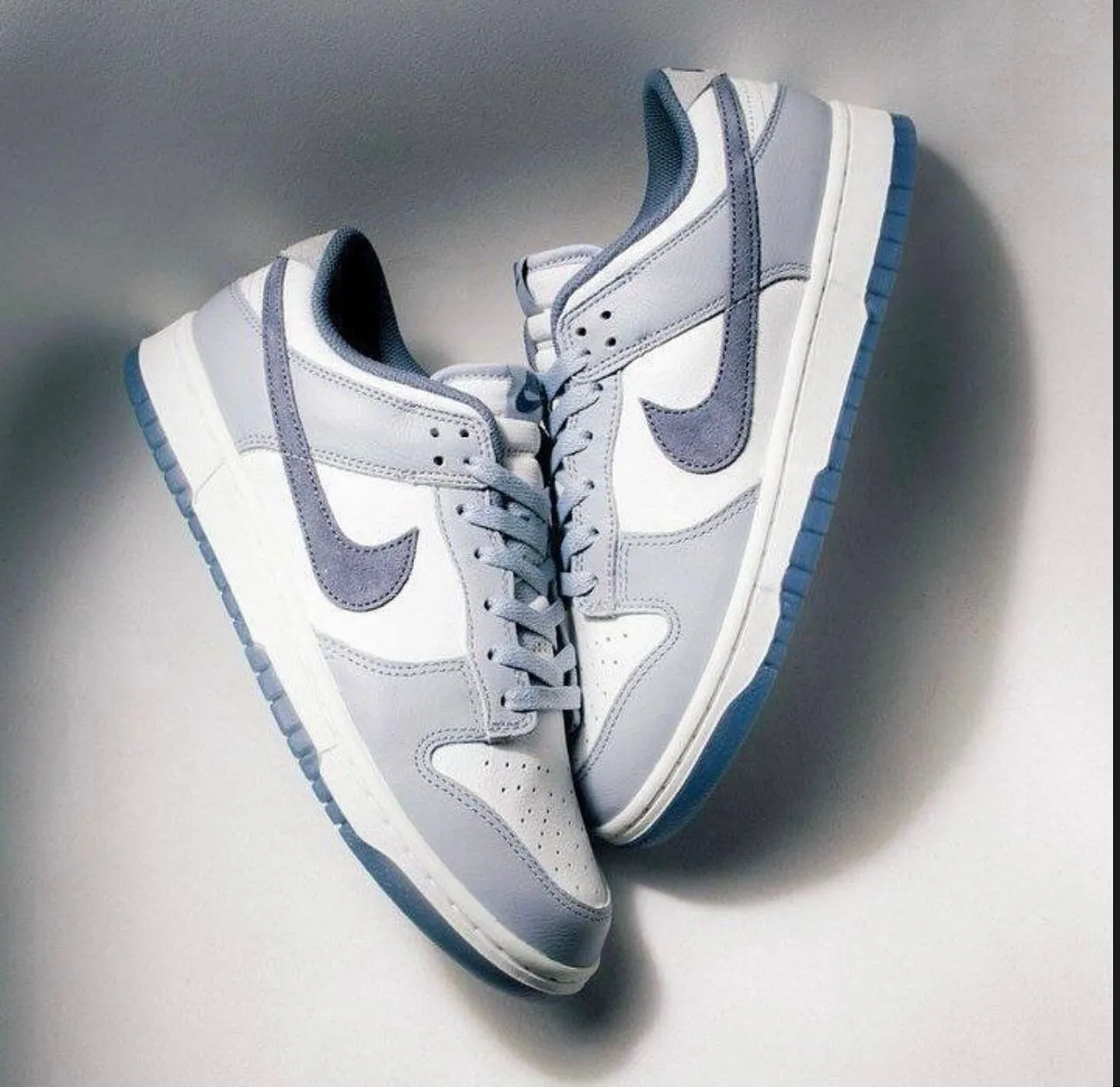 "Nike SB Dunk Low SE Light Carbon – Timeless Style, Modern Edge, OG Box Included!"