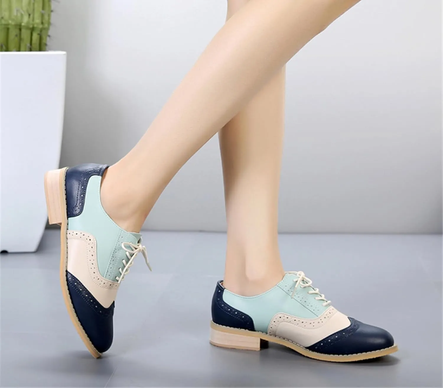 TDA Women's Perforated Wingtip Lace-up Synthetic Leather Dress Vintage Oxford Flat Shoes