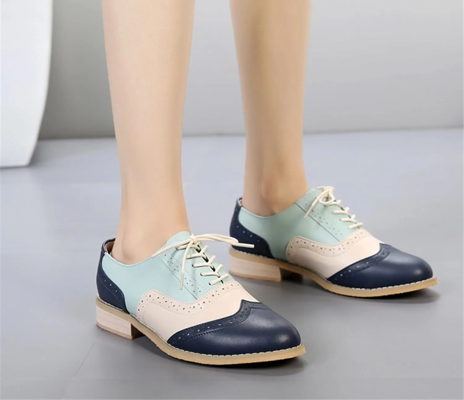 TDA Women's Perforated Wingtip Lace-up Synthetic Leather Dress Vintage Oxford Flat Shoes