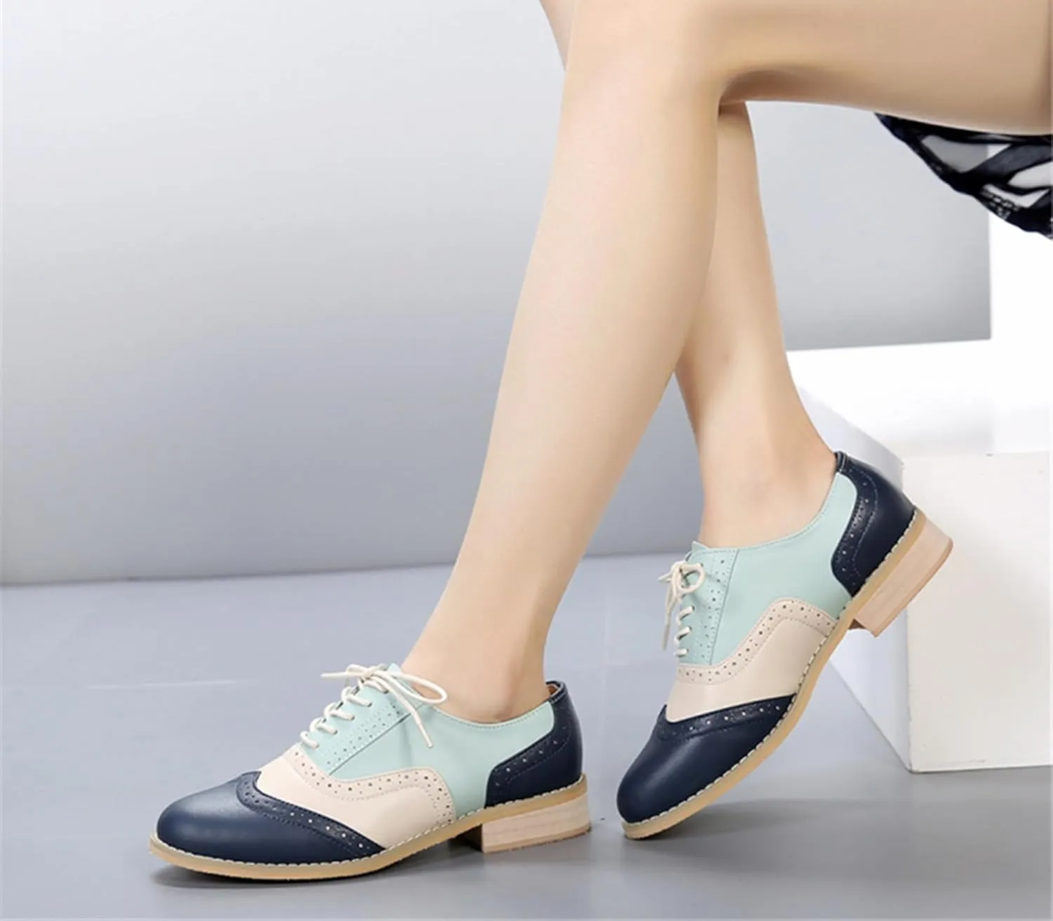 TDA Women's Perforated Wingtip Lace-up Synthetic Leather Dress Vintage Oxford Flat Shoes
