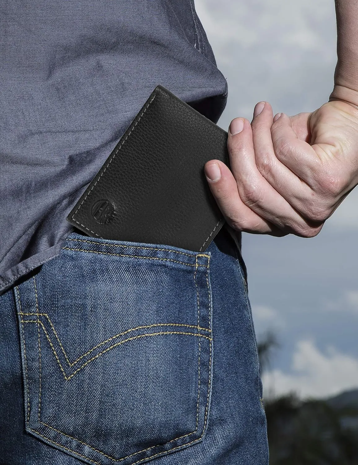 Timberland Men's Leather Wallet With Attached Flip Pocket, Black (Sportz), One Size